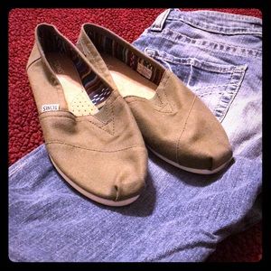 Super Cute Toms